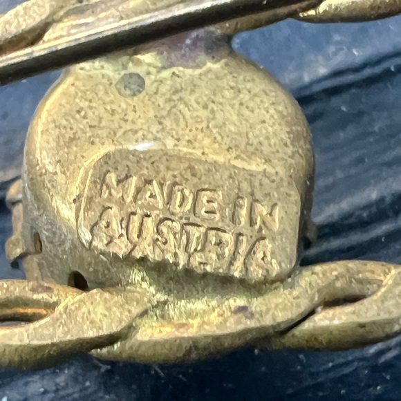 Vintage Blue Crystal Brooch Pin SIGNED AUSTRIA Rhinestone Woven Brass Prong Set - Picture 3 of 14